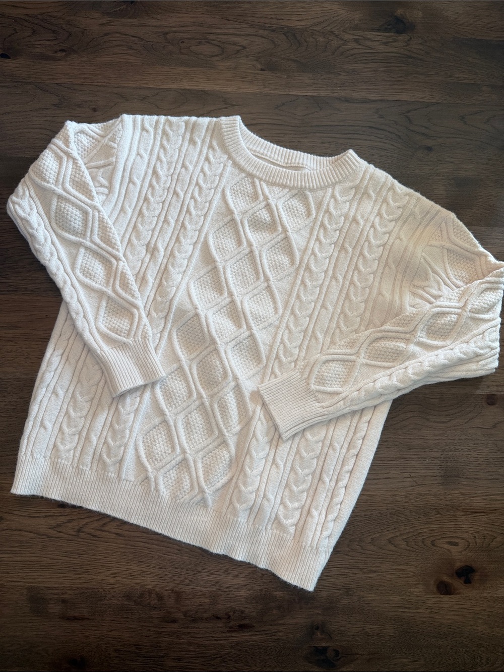 Women's Small classic cream-colored cable-knit crewneck sweater diamond pattern